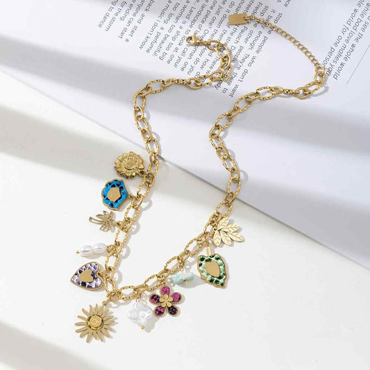 Collier avec breloques