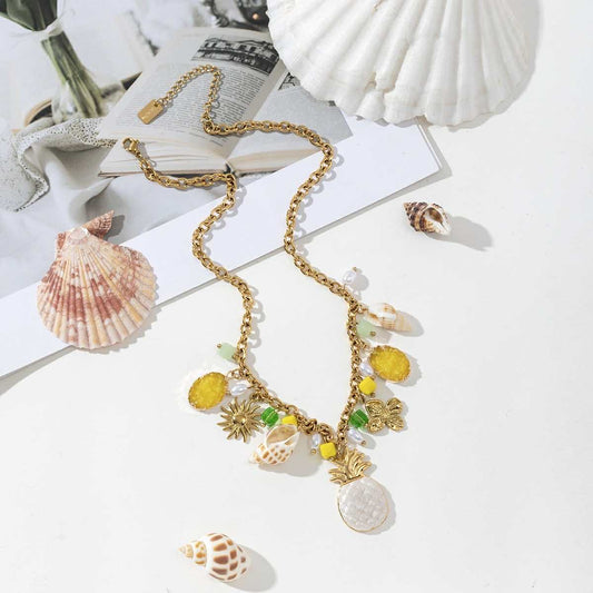 Collier avec breloques