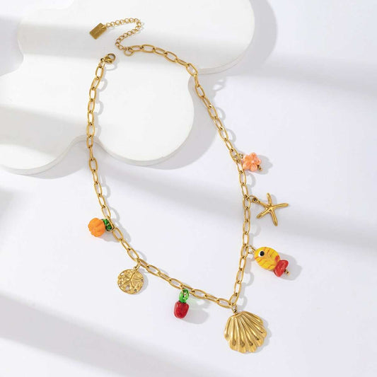 Collier avec breloques